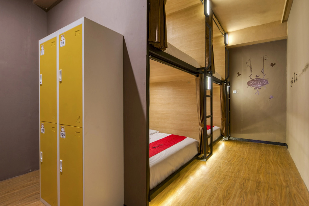 Reddoorz Hostel near Malang Train Station 3