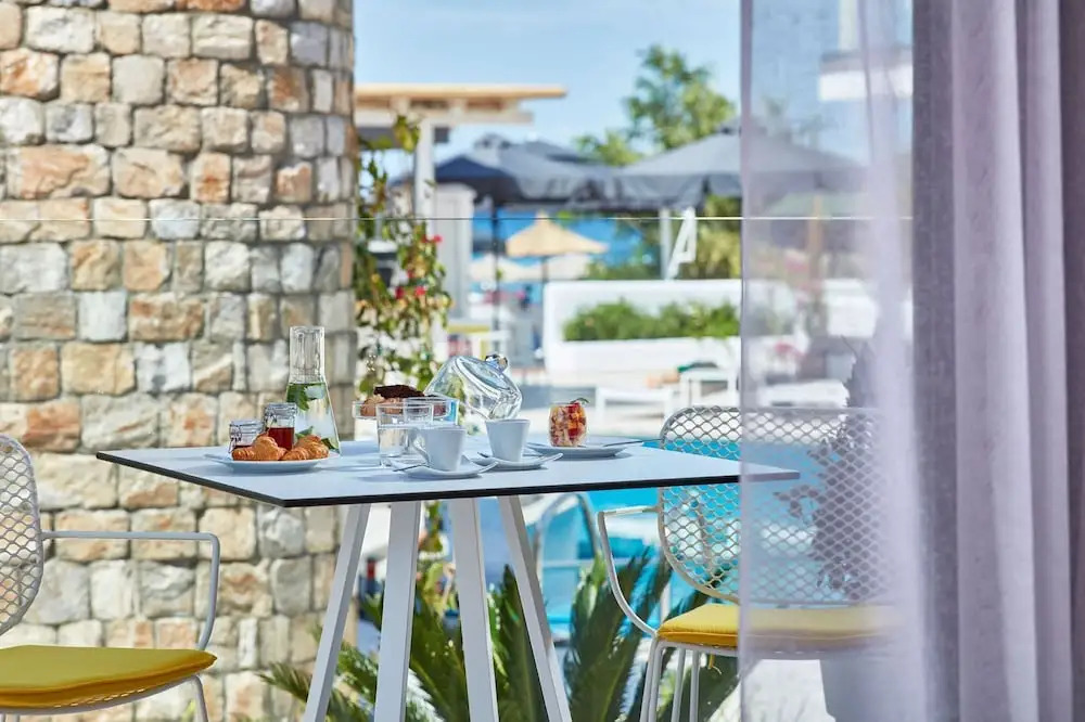 Icon Suites by the sea