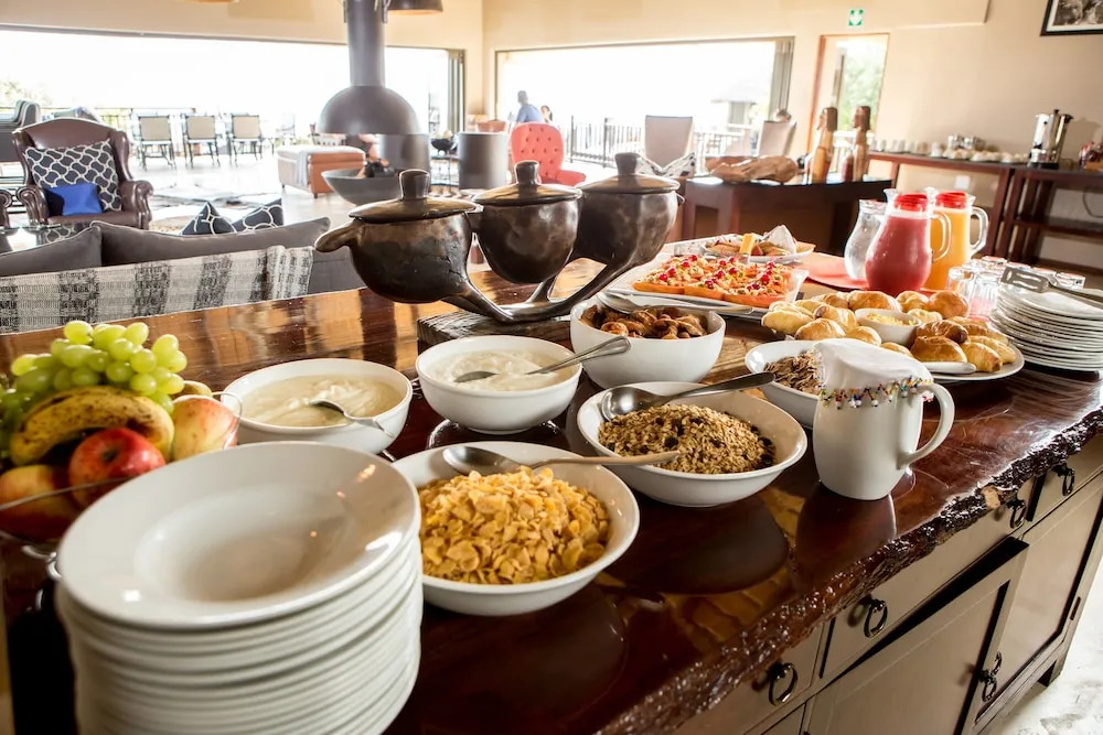 Umzolozolo Private Safari Lodge & Spa
