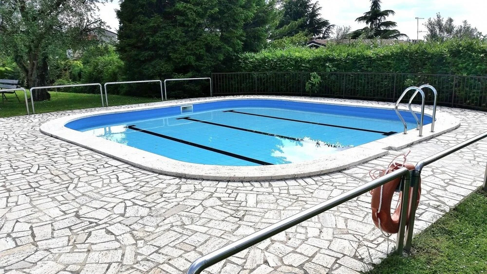 Villa Lisi - Sleeps 8 Private Garden in Residence With Pool in Bardolino