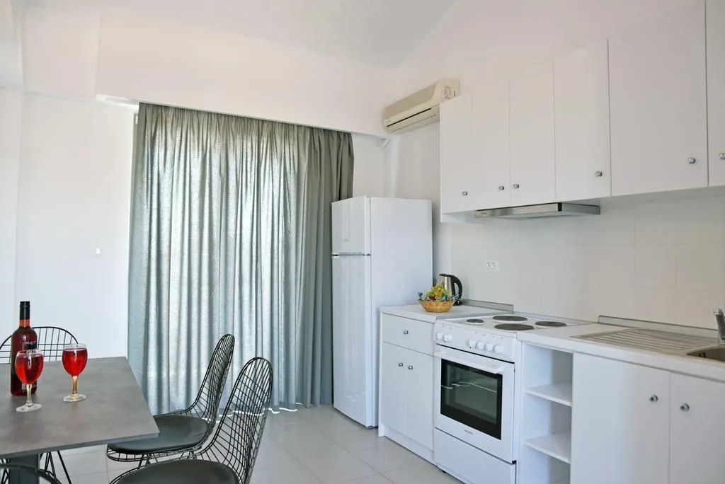 Hillside Studios & Apartments