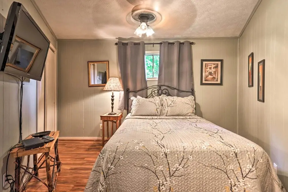 Gatlinburg House w/ Pool Table & Forest Views!