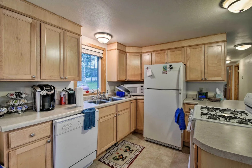 Lakefront Home w/ Seasonal Dock - 2 Mi to Skiing!