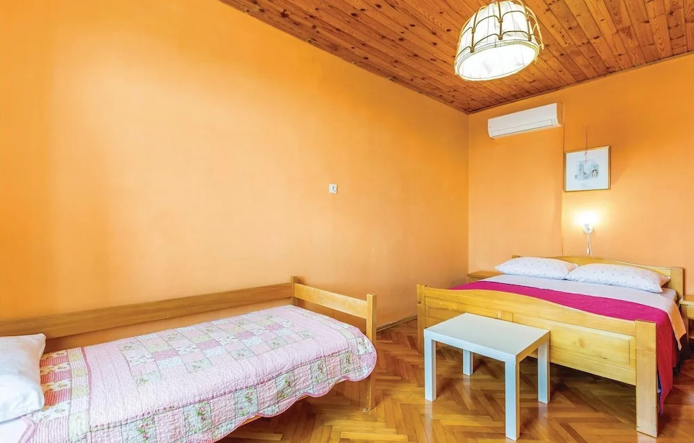Stunning Home in Omisalj With Wifi and 4 Bedrooms