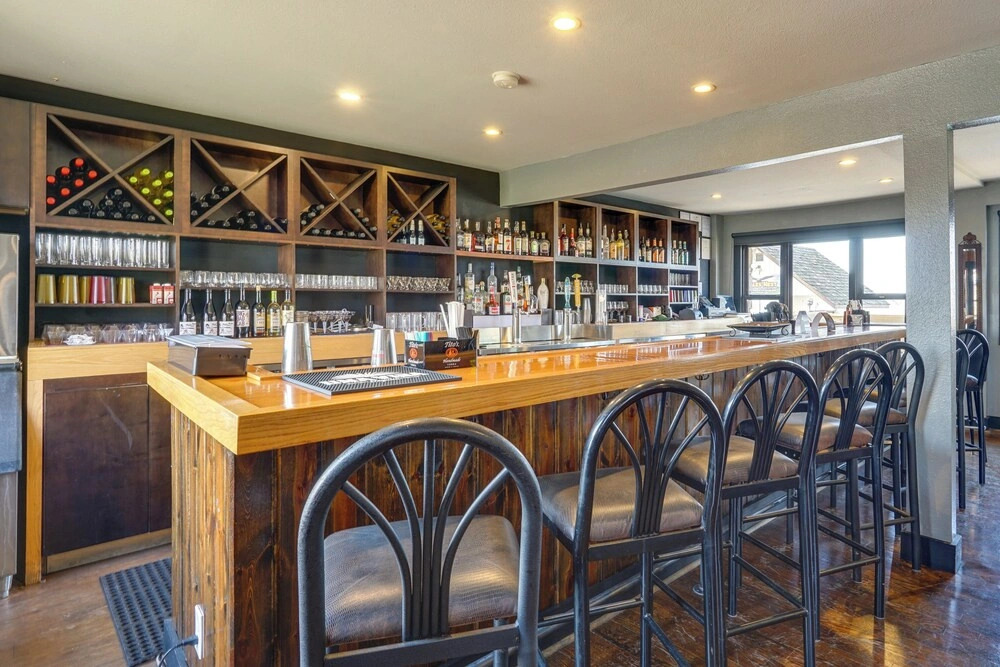 Unit 7: Bagnell Strip Adventure Hub, Patio & Views