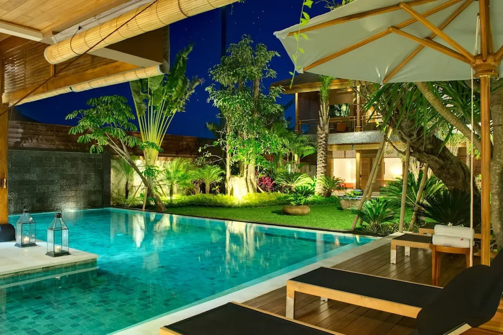 9 Bedrooms 9 Bathrooms-2 Pools Seminyak