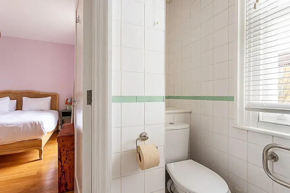 Chic Gunter Grove Flat - London Retreat