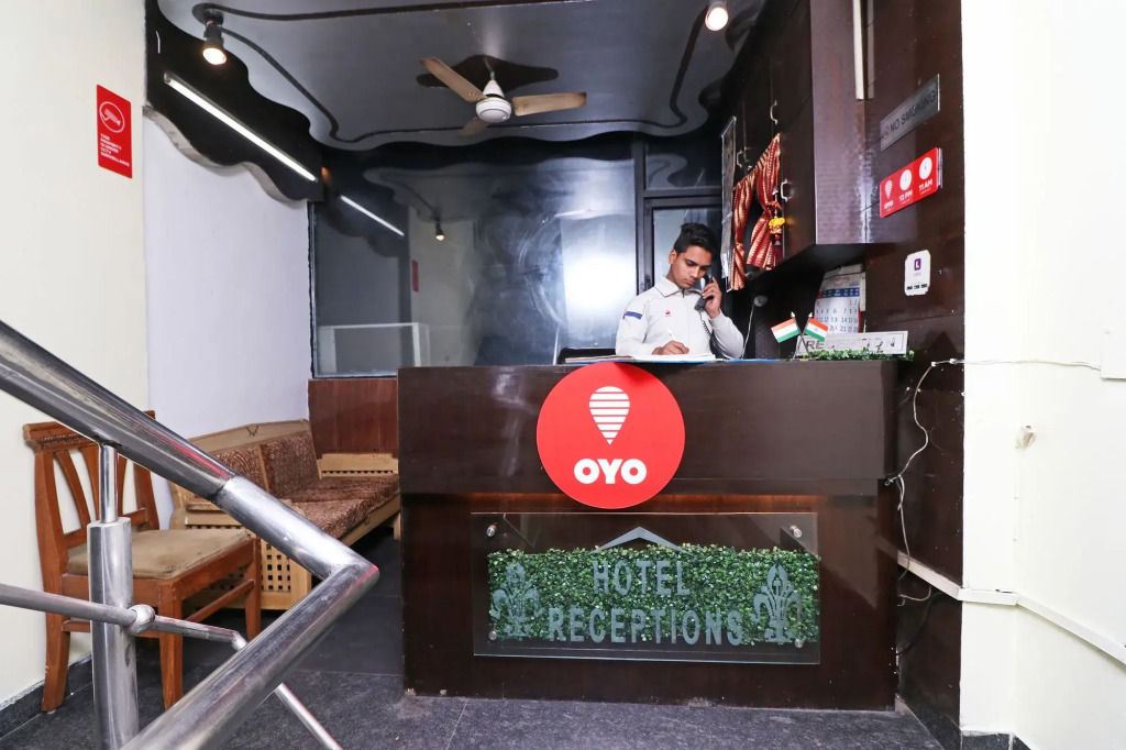 Hotel Feather By OYO Rooms