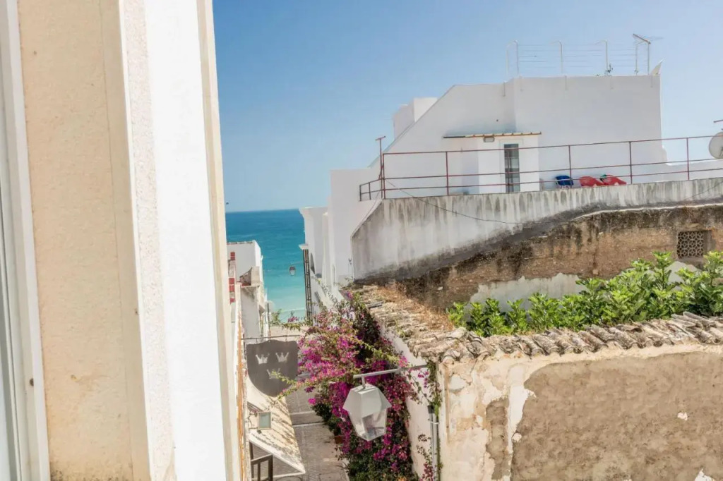 #056 Heart of Historic Albufeira with garage