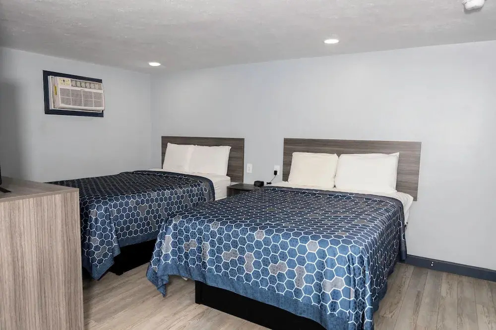 Hillsboro Inn & Suites