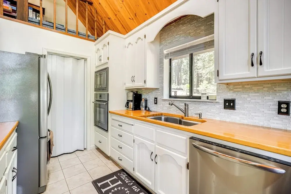 Big Trees Cabin: Pool Access, Sauna, Game Rm