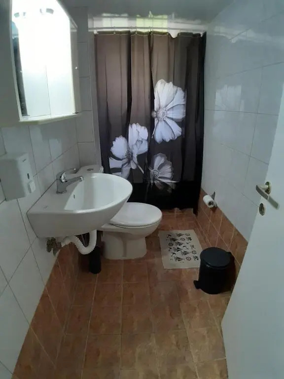 kosta's apartment 2