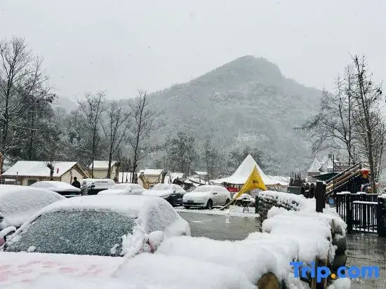 LUCIGOGO Luxi Valley White Deer Private Soup Tent Camp