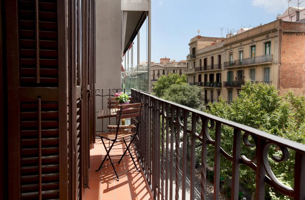 DONNA · Donna's Residence · Low-priced, Super Reviewed Apartment