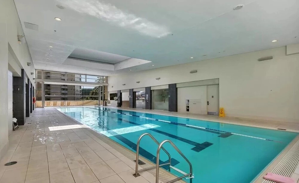 QV Central Upscale Apt in a Hotel (929)