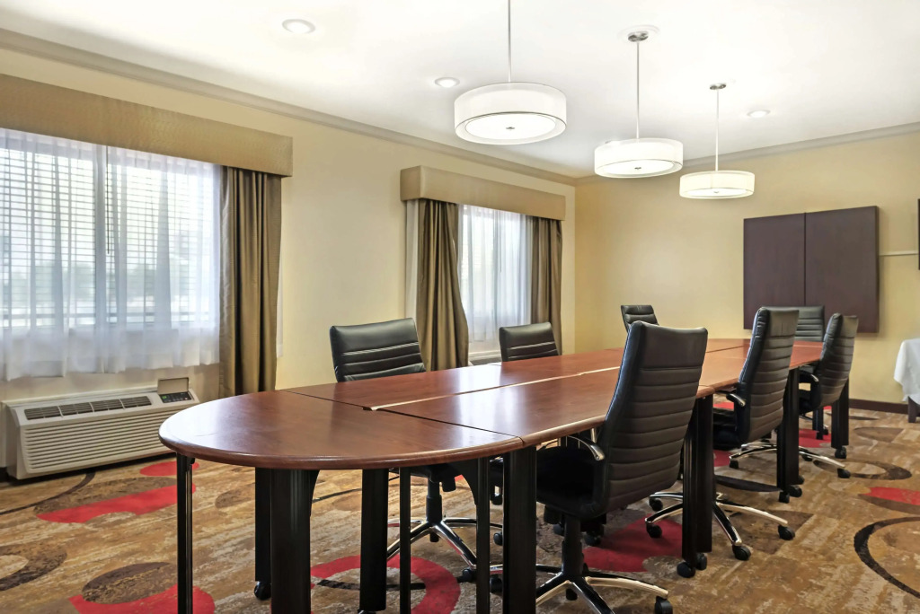 Best Western Plus Eagleridge Inn & Suites