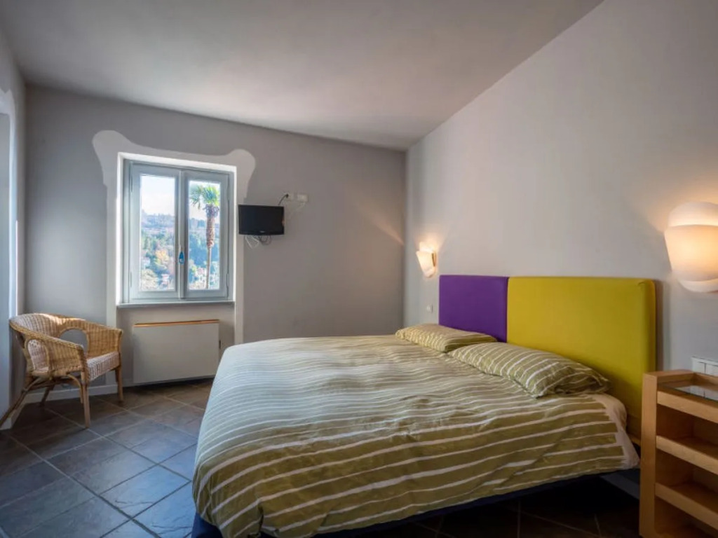 Casa sul lago 30172