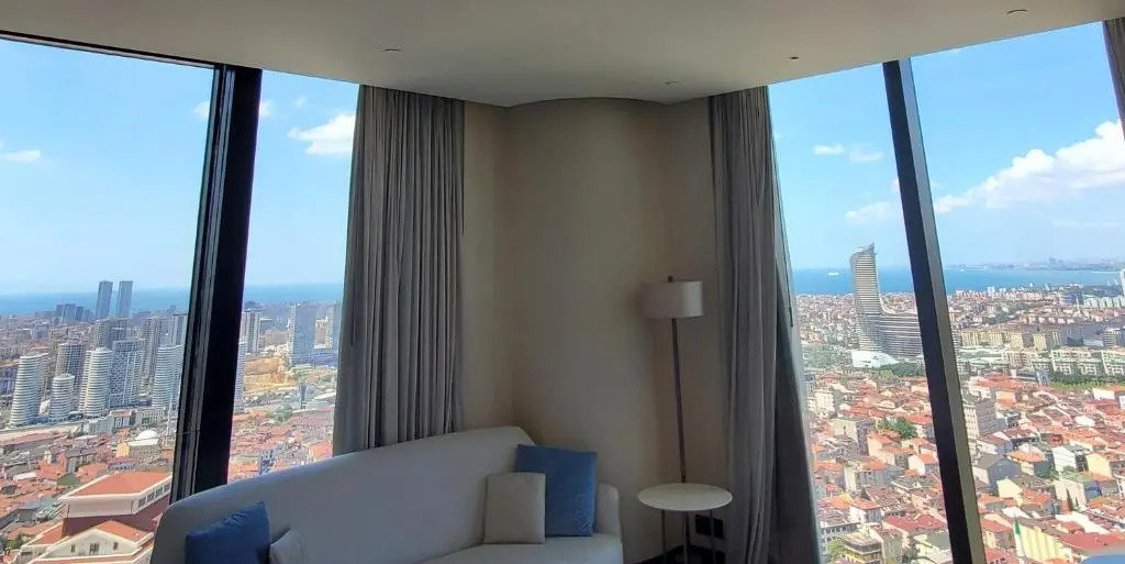 Serviced Luxurious 3+1 in Address Emaar Square