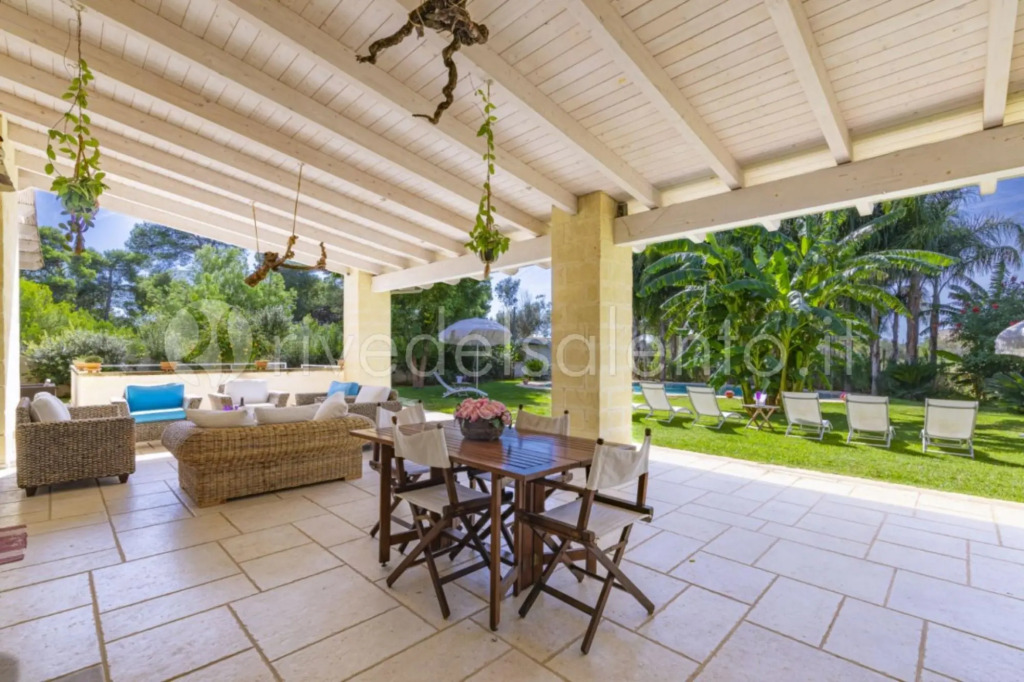 Exclusive Villa Reginella with large garden and private pool just a few minutes from the center of L-Villa Reginella