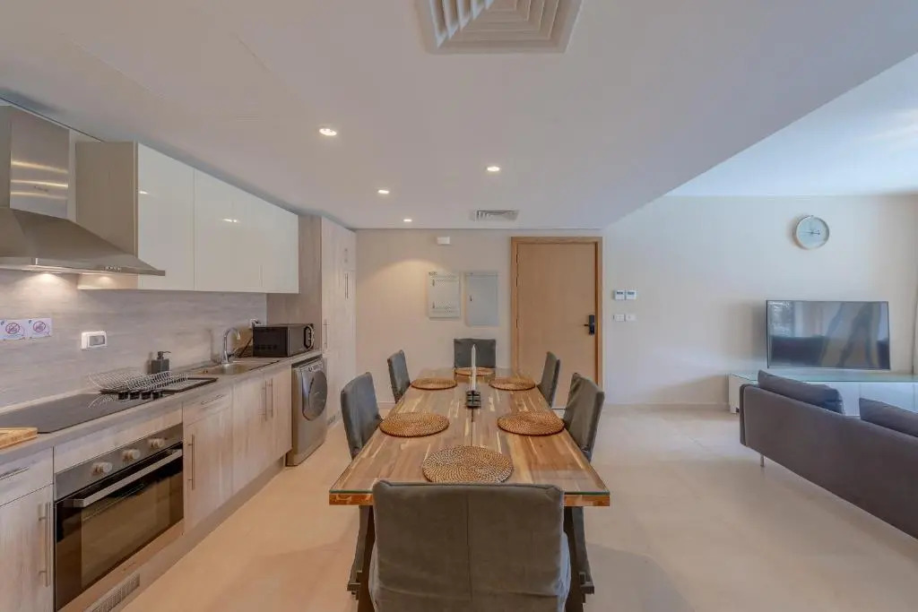 Mangroovy 2 Bedroom Sea View Apartment, Pool & Beach
