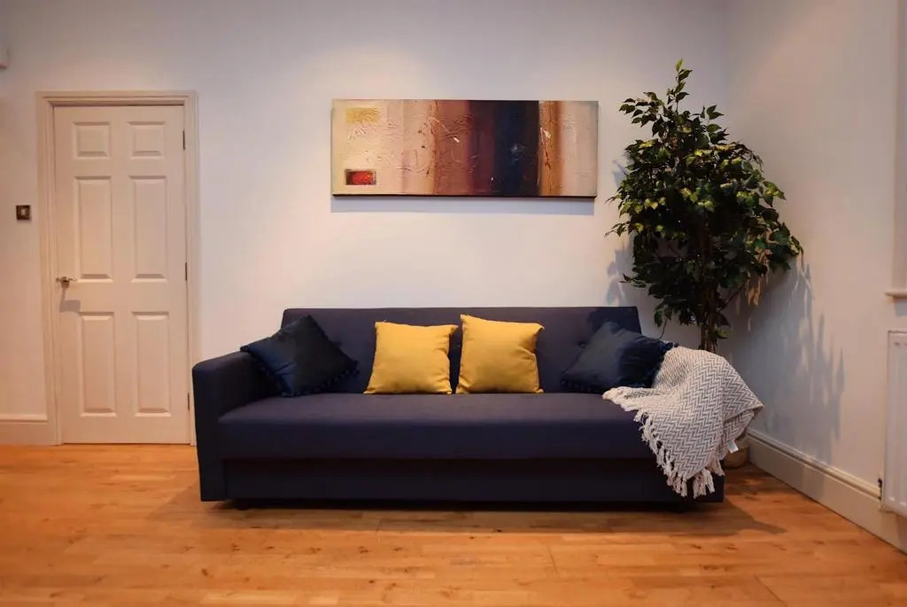 Perfect for Uni and City Stays - Modern 2-Bed with Parking