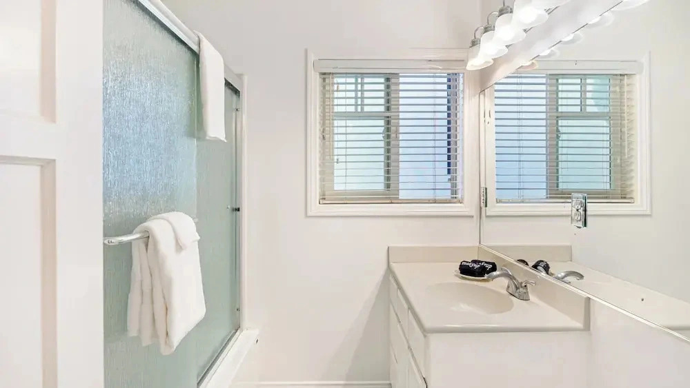 Oceanfront Atelier by Avantstay Beachfront Balboa Peninsula Escape