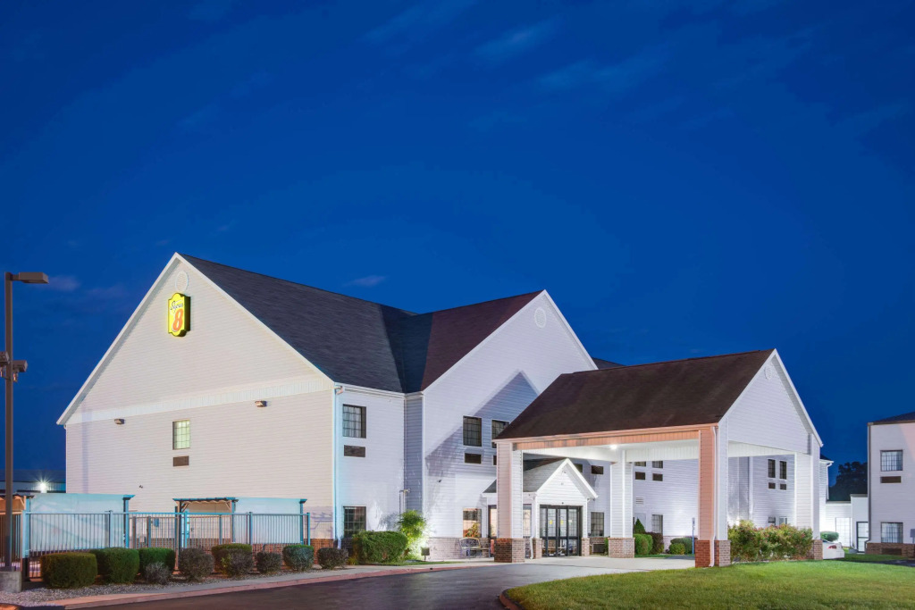 Super 8 By Wyndham Monett