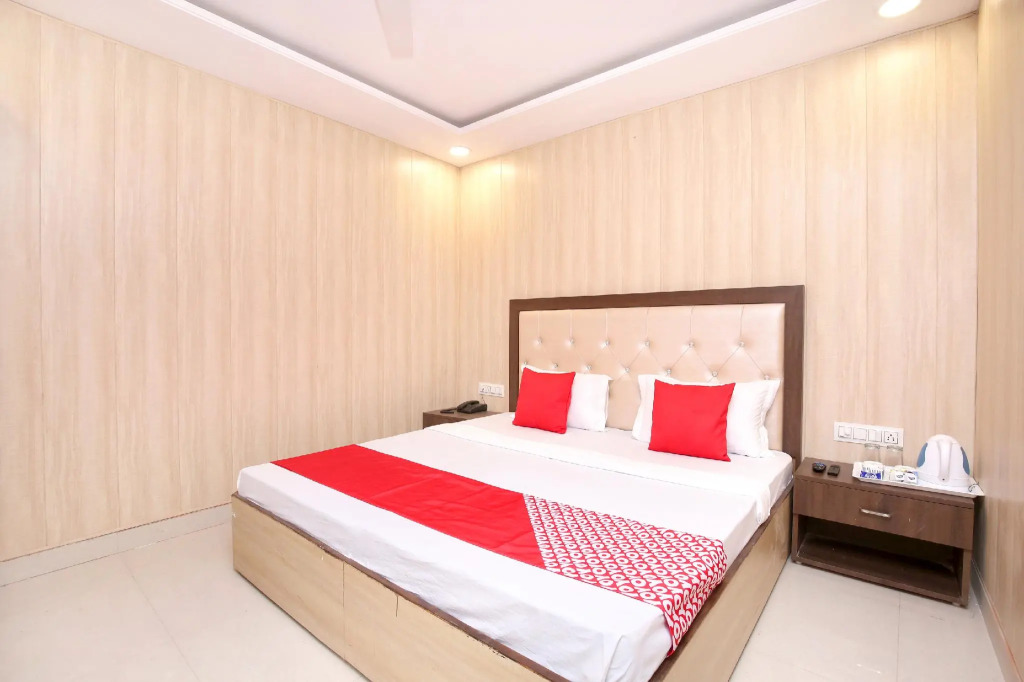 OYO 24501 Hotel Forever Inn