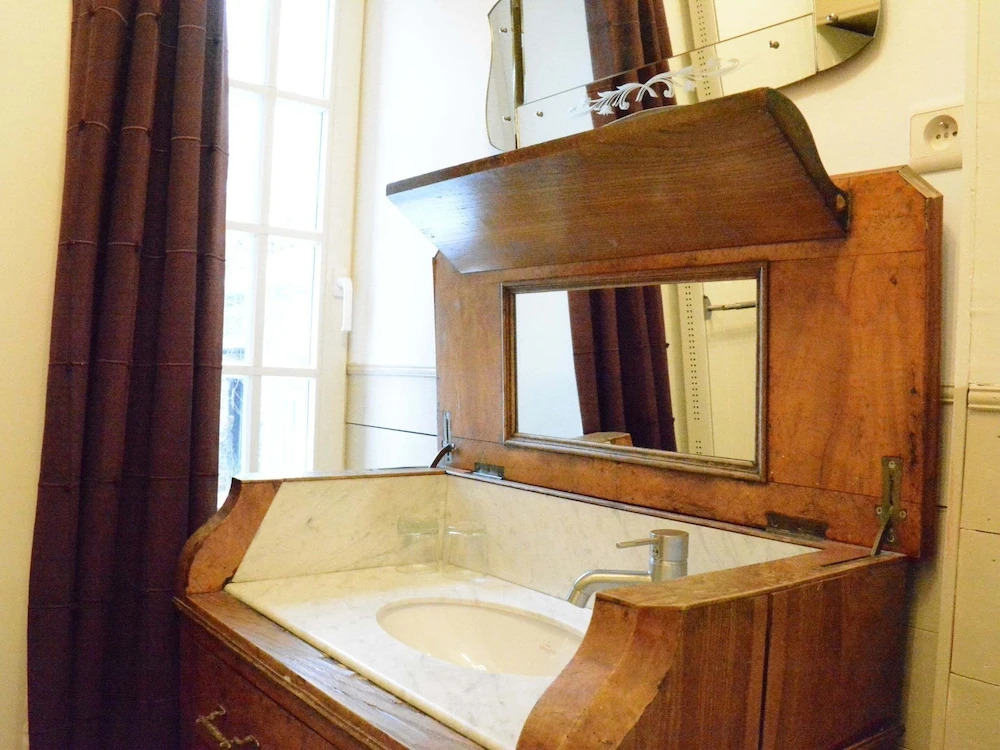 Cozy Holiday Home in Bièvre with Hot Tub