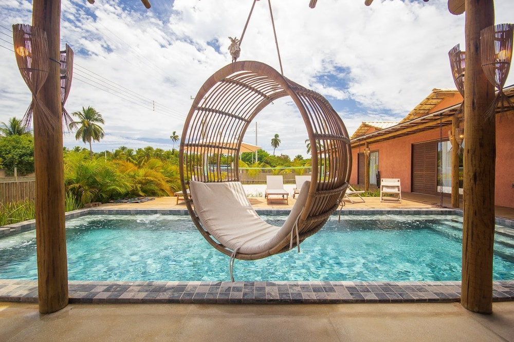 Casa com Piscina e Quadra no Condom nio By Toque