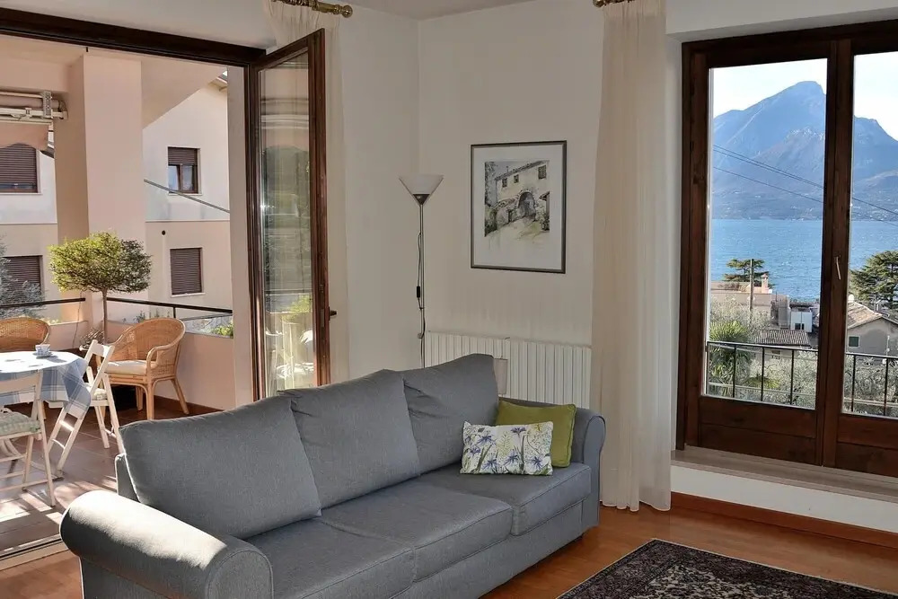 Casa Beatrice - 5 Sleeps Close to the Lake in Pai di Torri del Benaco