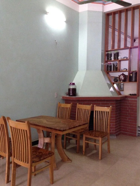 10pm Hostel