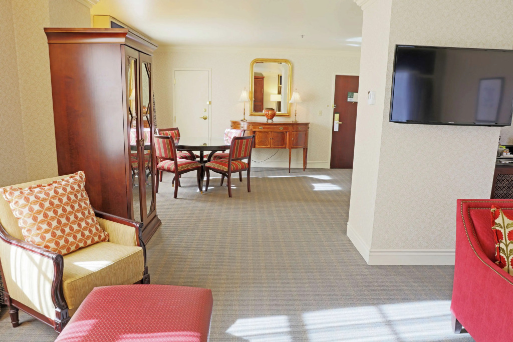 Hotel Roanoke & Conference Center, Curio Collection by Hilton