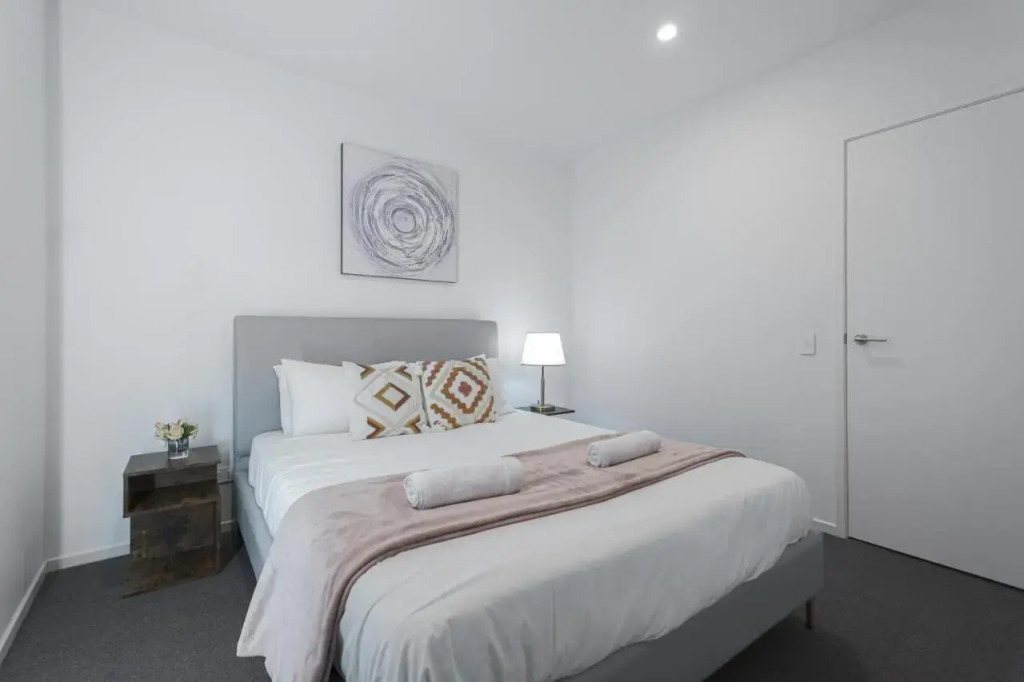 FS109C Modern 1BR1BA in Footscray Pool+Gym