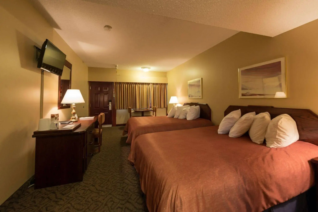 Travelodge by Wyndham Winnipeg Airport West