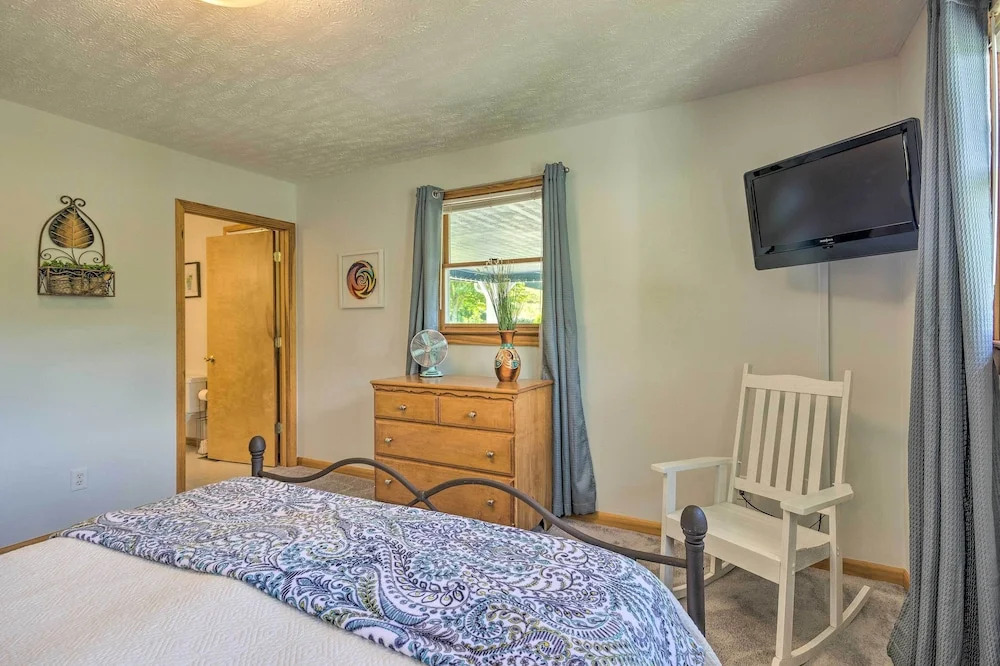 Maggie Valley House w/ Mtn Views - 1 Mi to DT