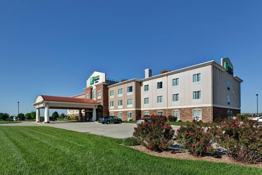 Holiday Inn Express Northwest Maize by IHG