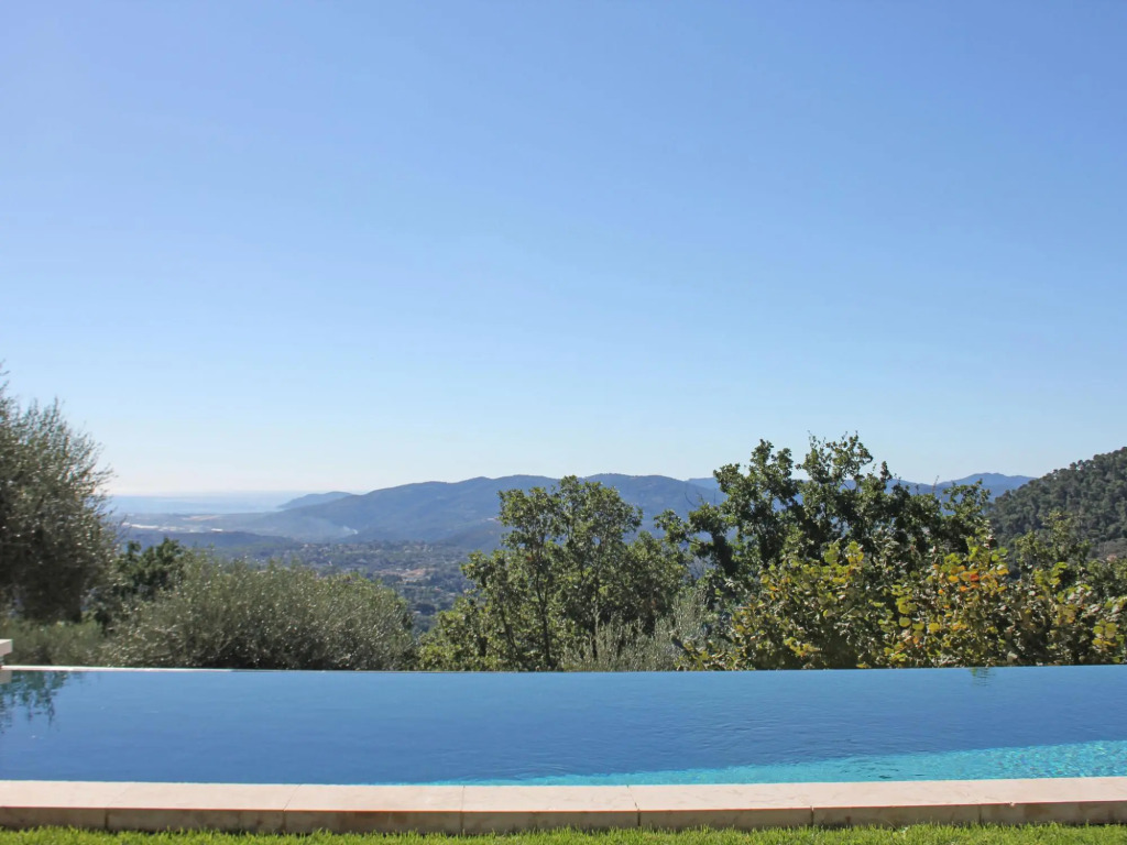 Villa in Grasse With Private Pool