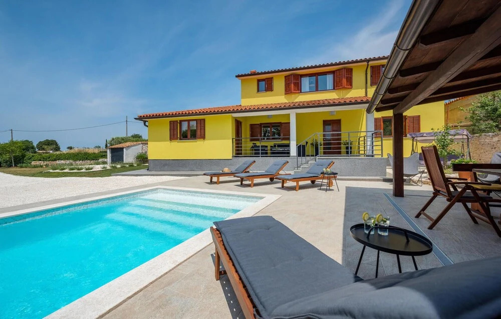 Gorgeous Home In Galizana
