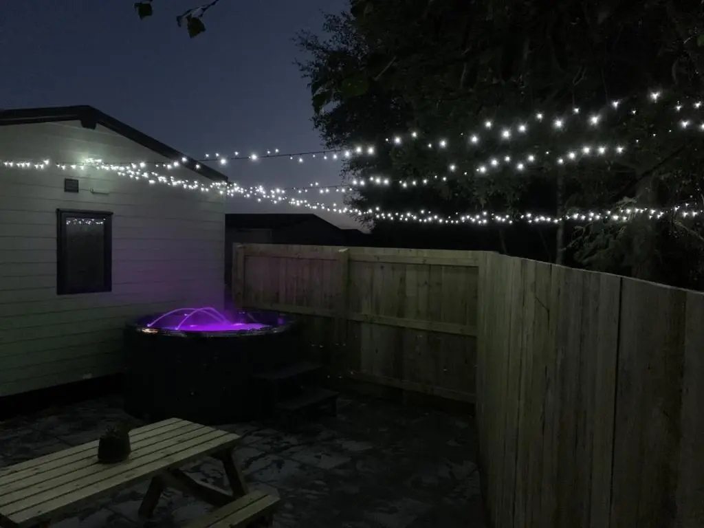 Lola Lodge - Luxury Hot Tub Retreat