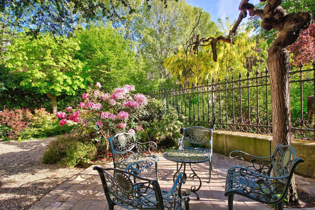 Garden in Paris - Luxury Apt - 2 BR