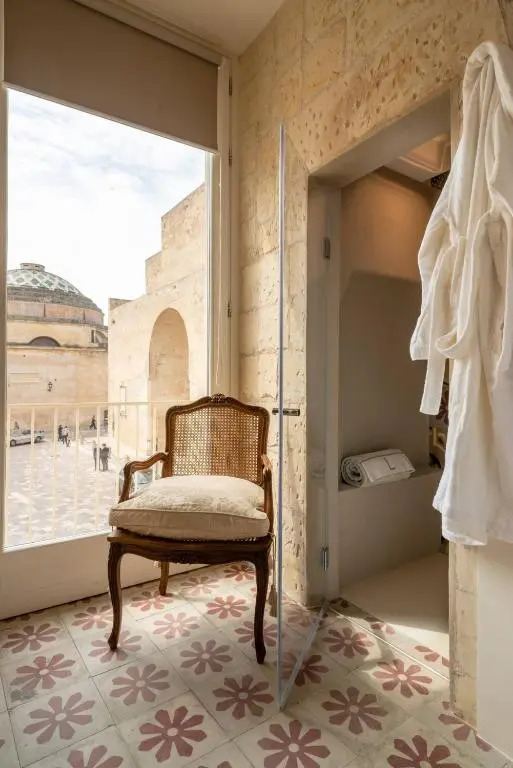 Lu Leccio, Principal Suite With View 5