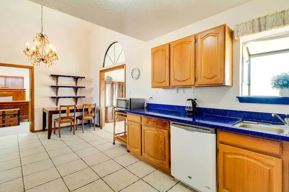 Albuquerque Home w/ Spacious Yard & Fire Pit!