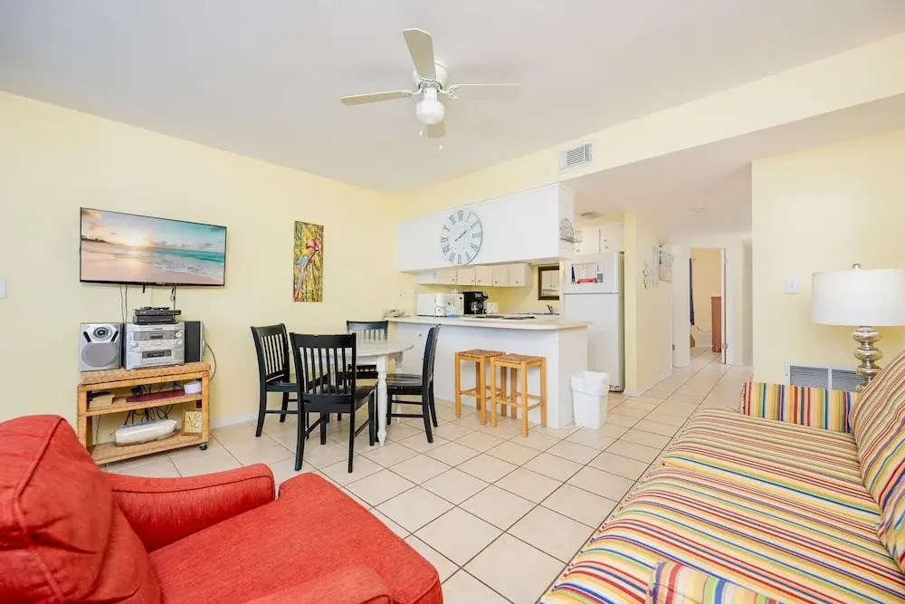 Island Winds West 876 1 Bedroom Condo
