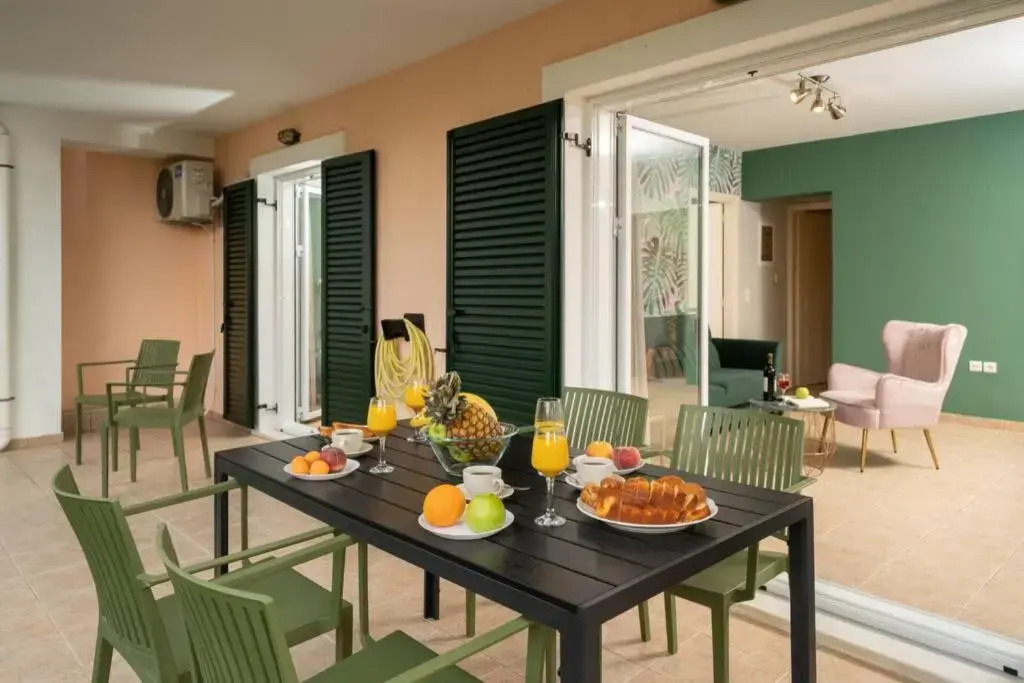 Central & Elegant Suite with private garden