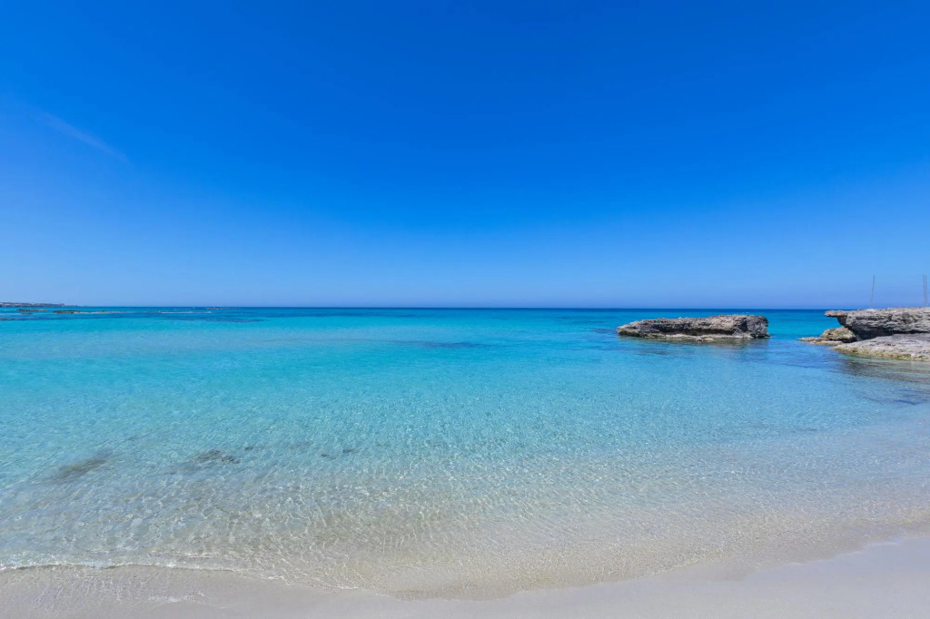 Large villa with sea view and outdoor spaces 20m from the sandy beach of San Foca.-Villa Marechiaro