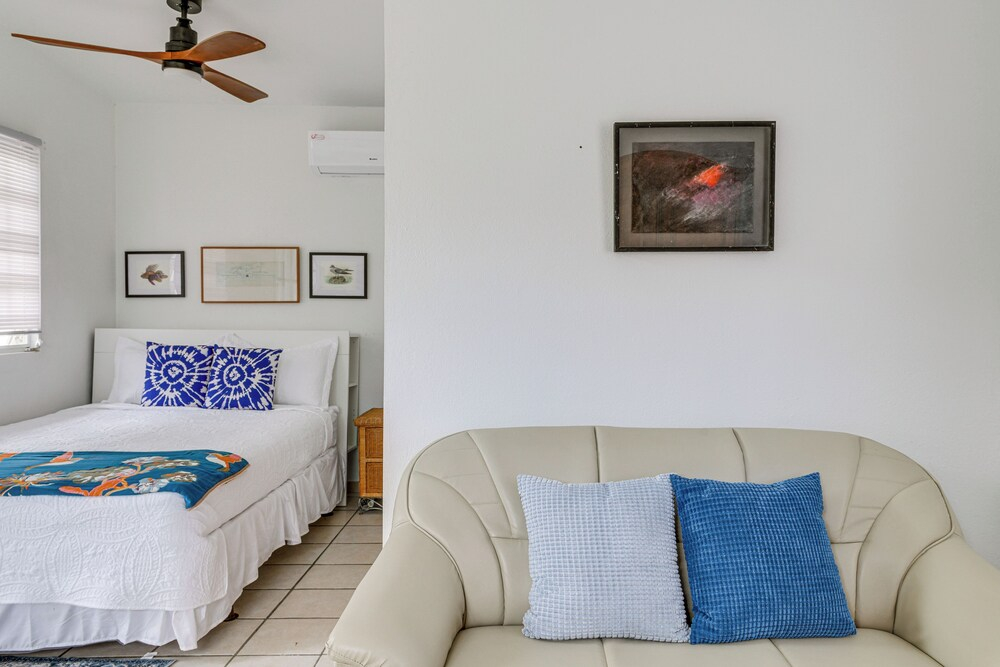 Walk to Beach! Vieques Casita w/ Pool Access