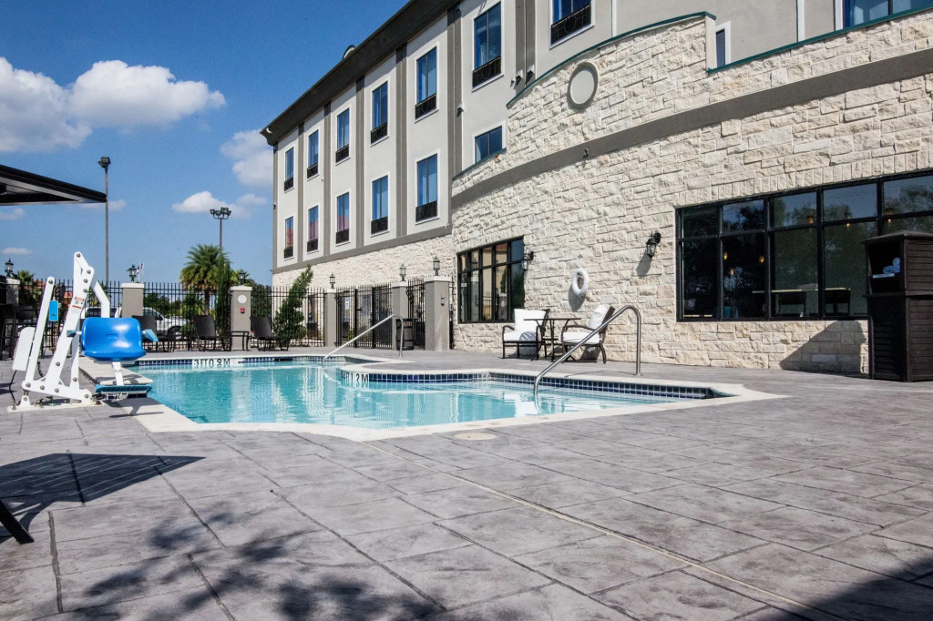 Holiday Inn Express Houston-Alvin by IHG