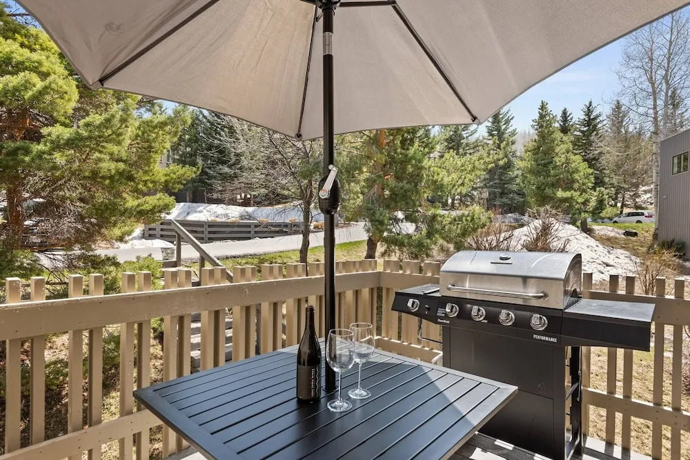 Snowmass Modern 3 Bedroom w/ Hot Tub 251