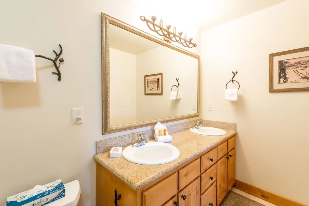 2740 Eagle Ridge Drive Condo - 2 Br condo by RedAwning